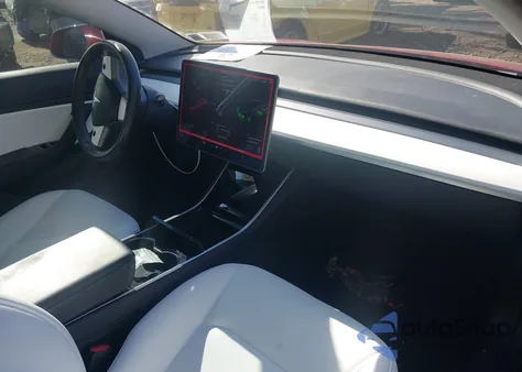 2018 Tesla Model 3 Long Range/Performance z USA, uszkodzony, nr VIN 5YJ3E1EB6JF085900